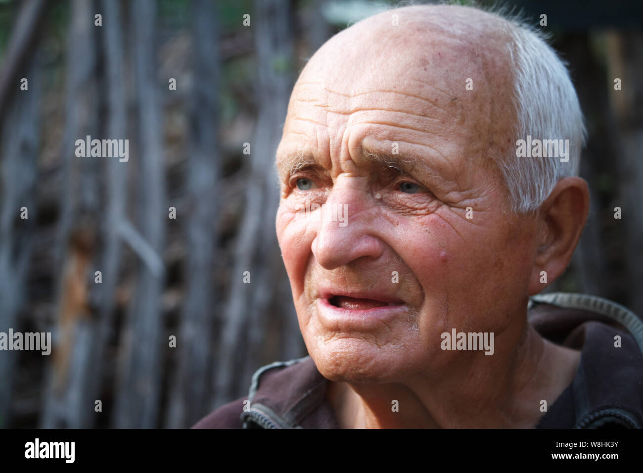 Closeup eye caucasian old man hi-res stock photography and images - Alamy