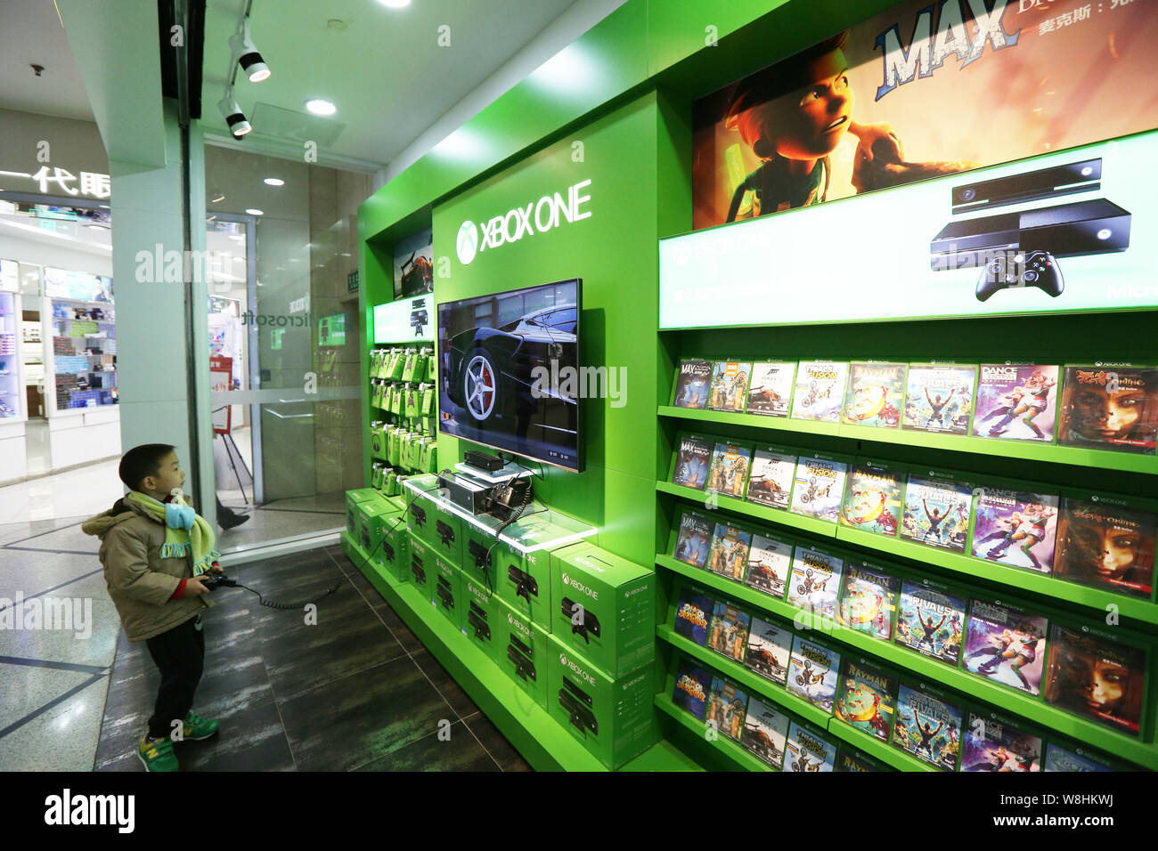 FILE--A young boy plays electronic games on an XBOX ONE game console at a  physical store of Microsoft in Shanghai, China, 26 December 2014. Produc  Stock Photo - Alamy