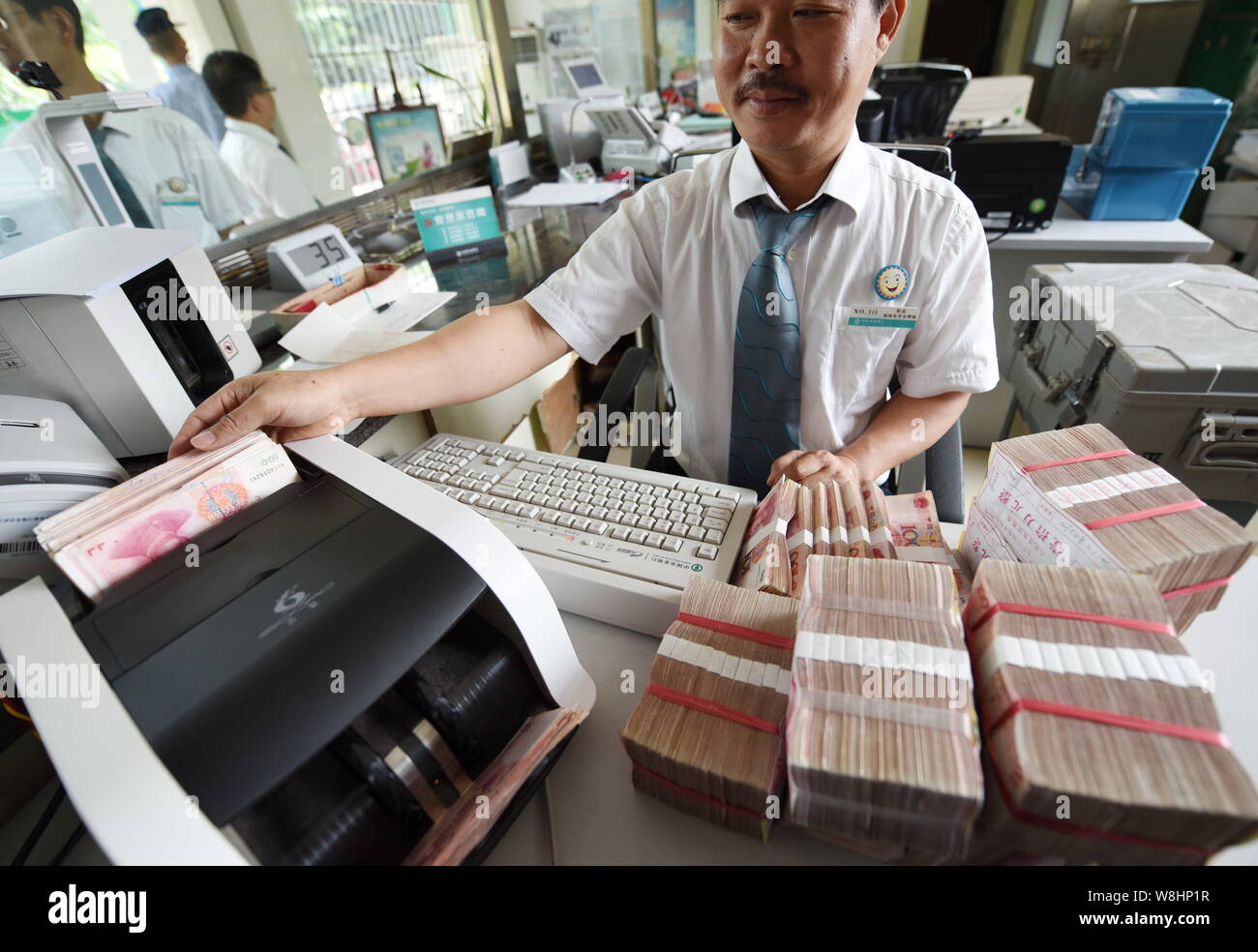 Counting Rmb Renminbi devaluation hi-res stock photography and images - Alamy