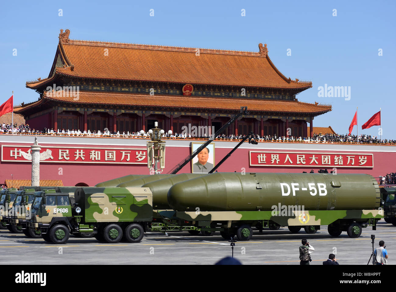 Intercon Rostrum Military vehicles carrying DF-5B liquid-fuel intercontinental ballistic ...