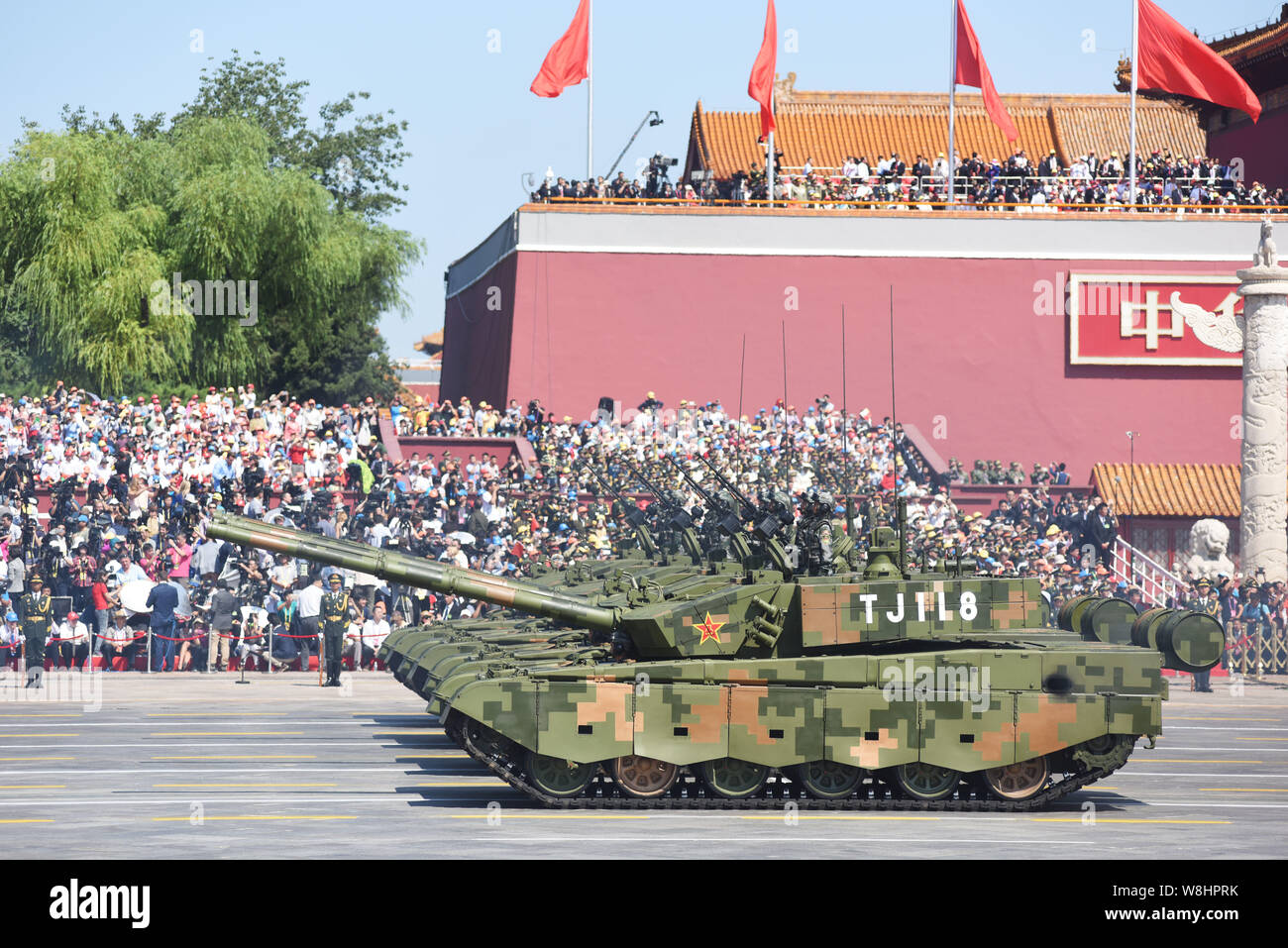 Type99 tanks march past the Tiananmen Rostrum during the military