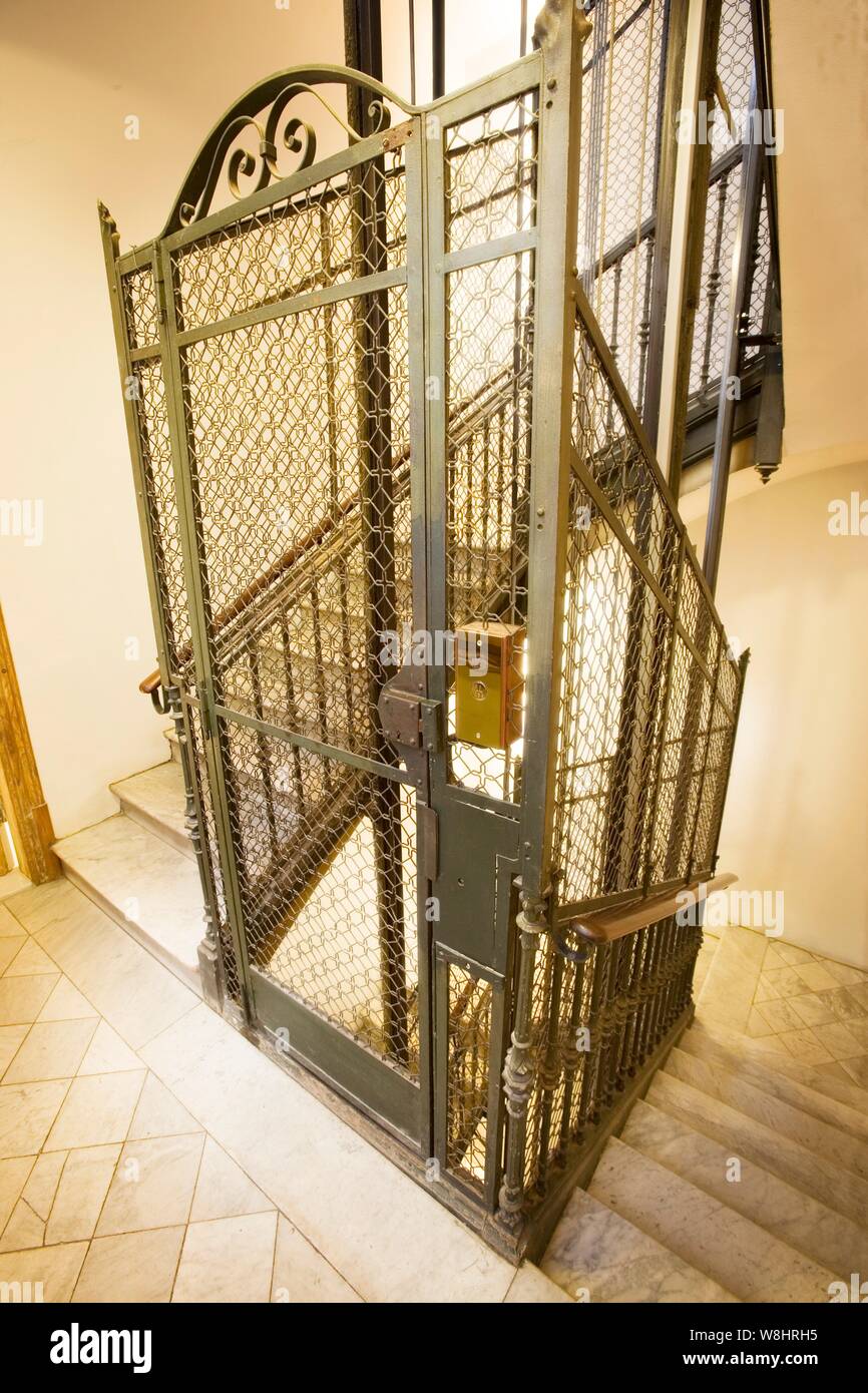 Old fashioned elevator hires stock photography and images Alamy
