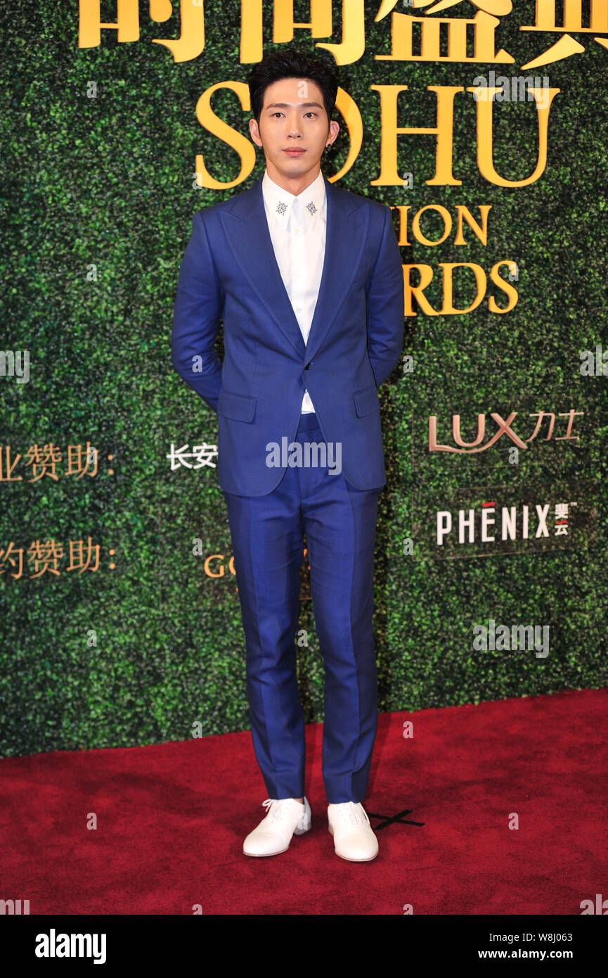 Chinese singer and actor Jing Boran, clad in a suit from the Alexander  McQueen Spring/Summer 2016 collection, arrives on the red carpet for the  2015 S Stock Photo - Alamy