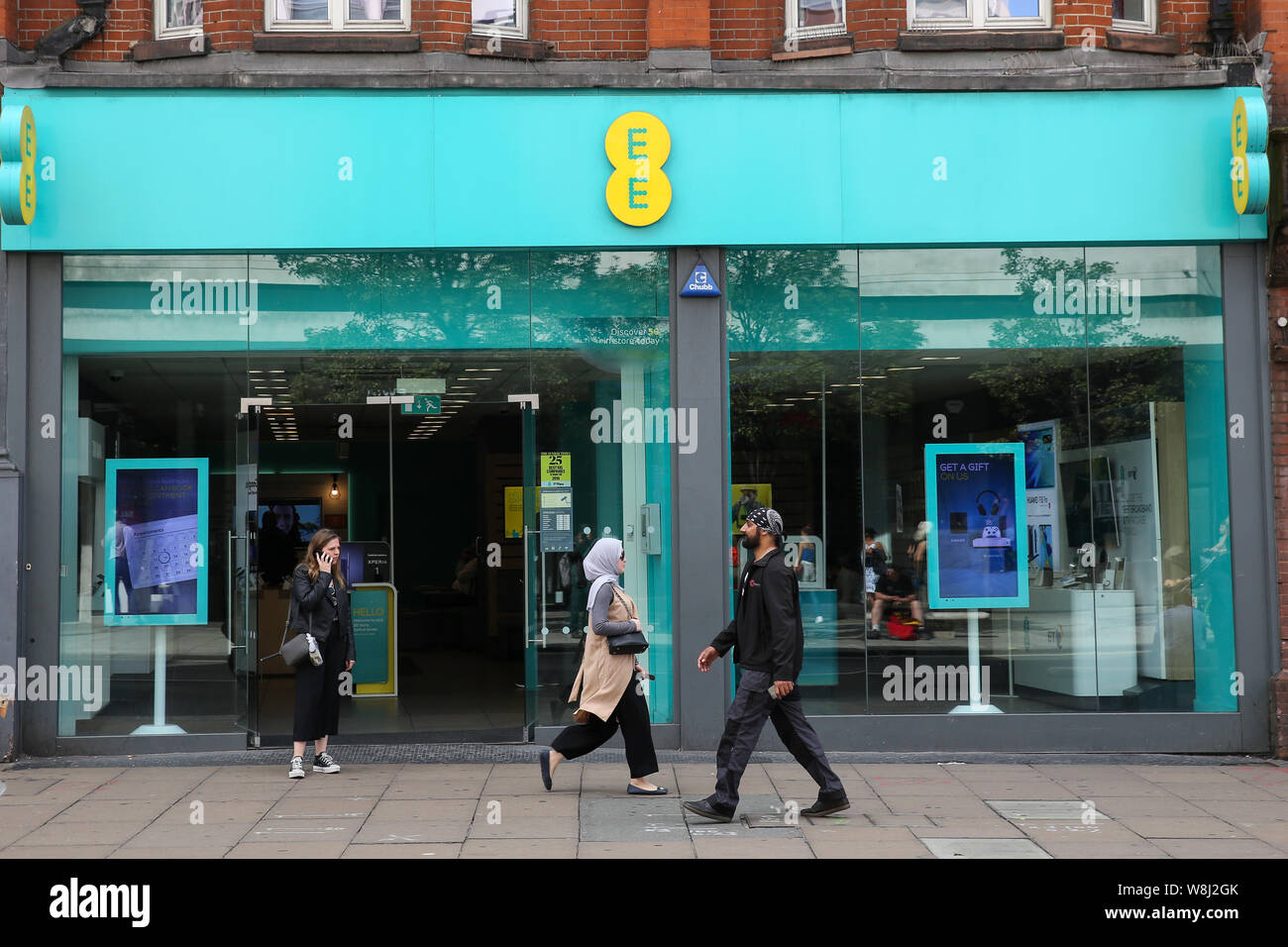Ee phone company logo hires stock photography and images Alamy