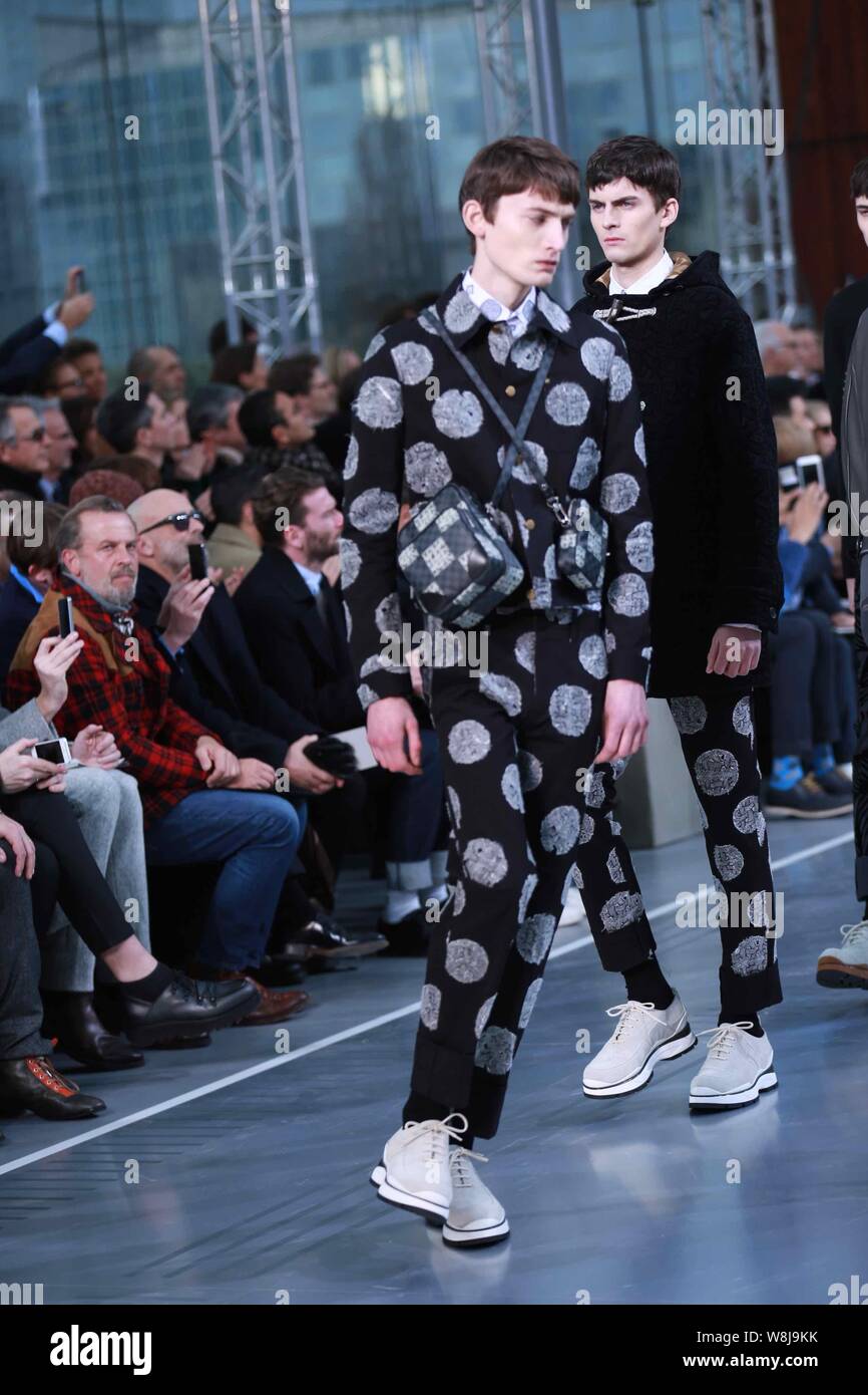 Arashigaoka Tjen erfaring Models display new creations at the Louis Vuitton fashion show during the  2015 Fall/Winter Paris Men's Fashion Week in Paris, France, 22 January 2015  Stock Photo - Alamy