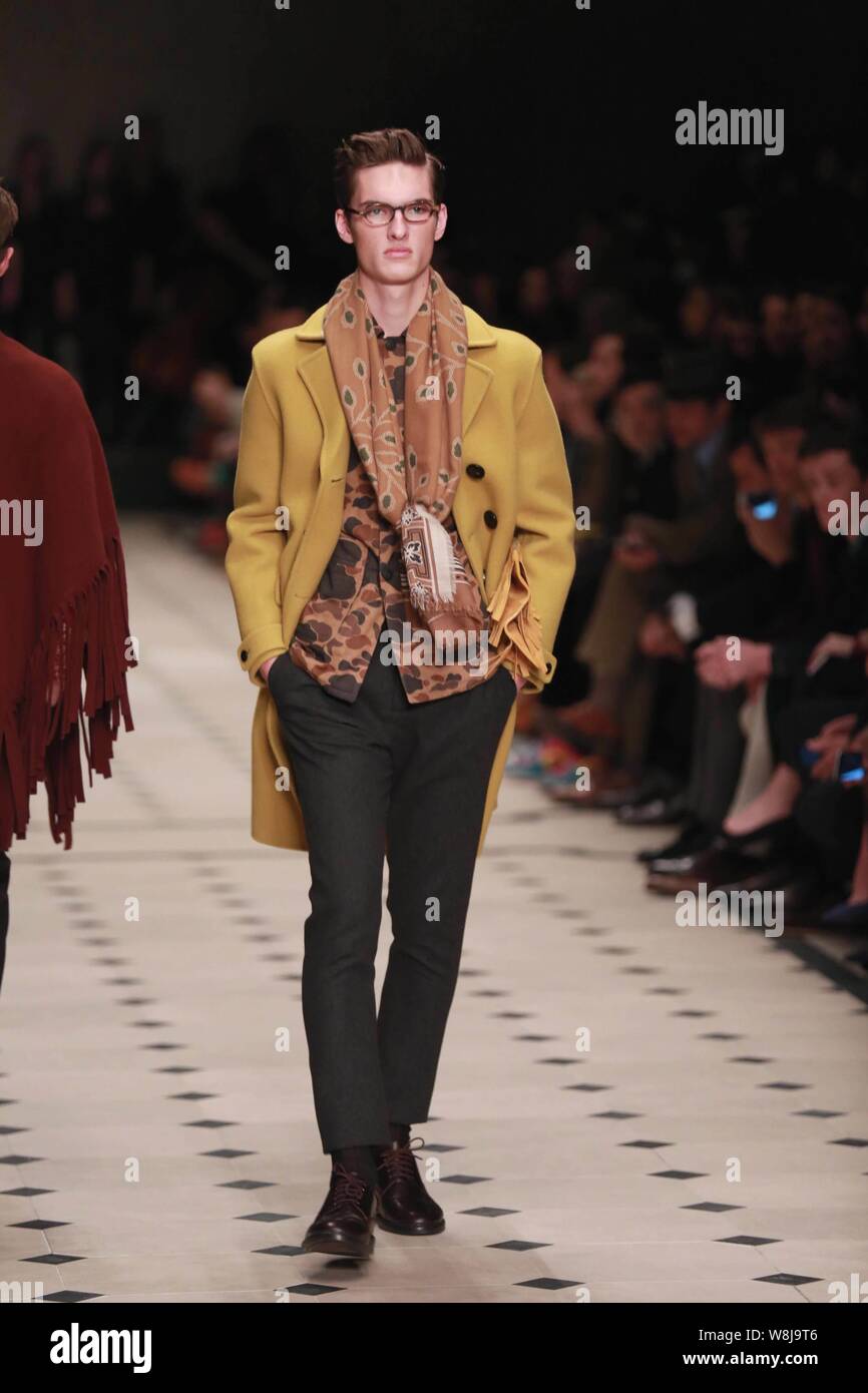 A model displays a new creation at the Burberry Prorsum fashion show during  the 2015 Fall/Winter London Men's Fashion Week in London, UK, 12 January 2  Stock Photo - Alamy