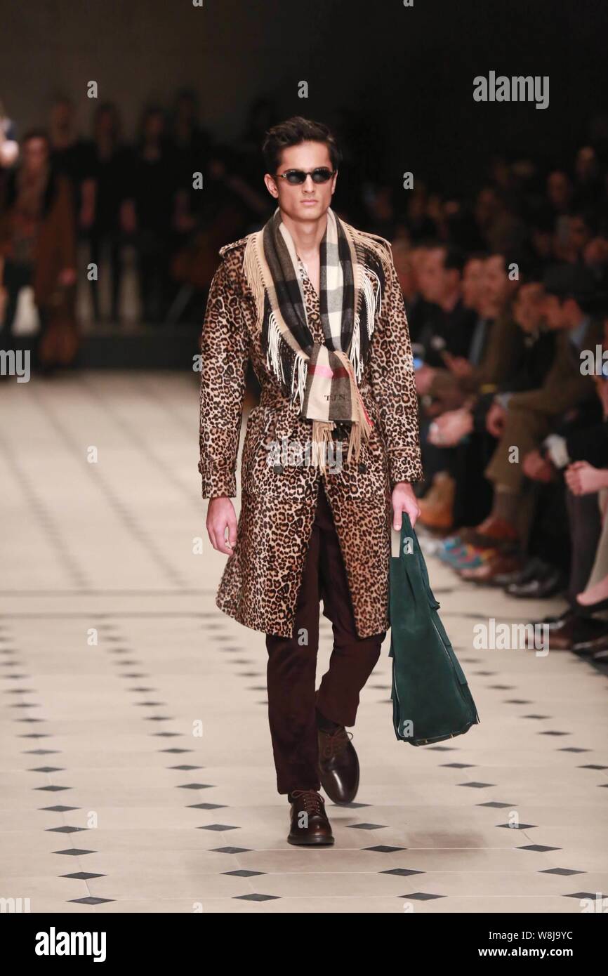 A model displays a new creation at the Burberry Prorsum fashion show during  the 2015 Fall/Winter London Men's Fashion Week in London, UK, 12 January 2  Stock Photo - Alamy