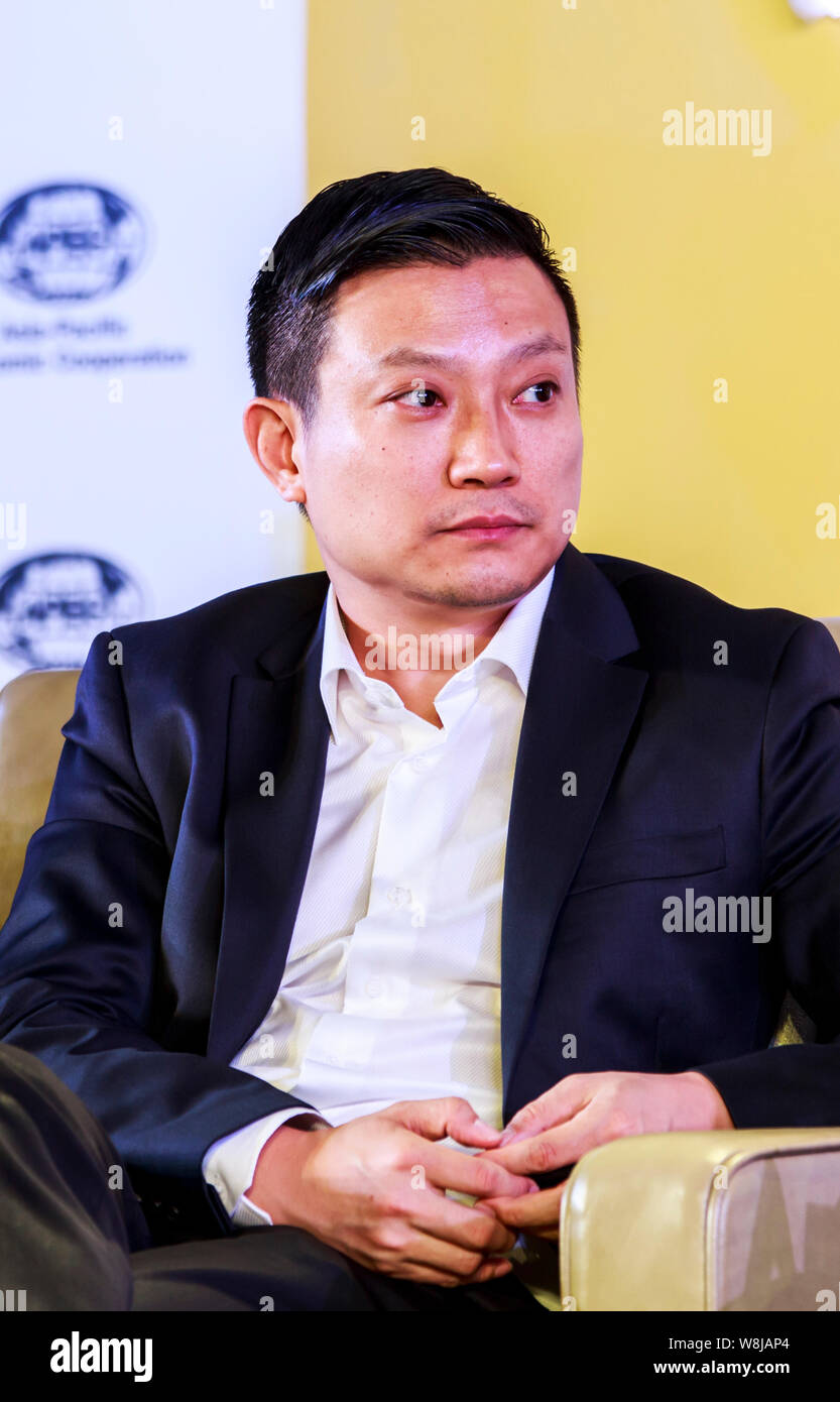 Zhang ligang hi-res stock photography and images - Alamy