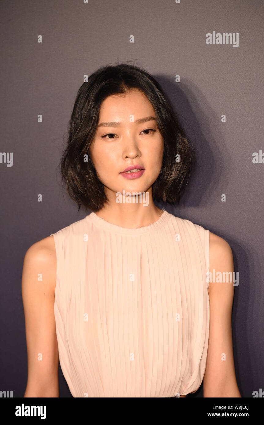 Chinese model Du Juan poses on the red carpet for the Tommy Hilfiger ...