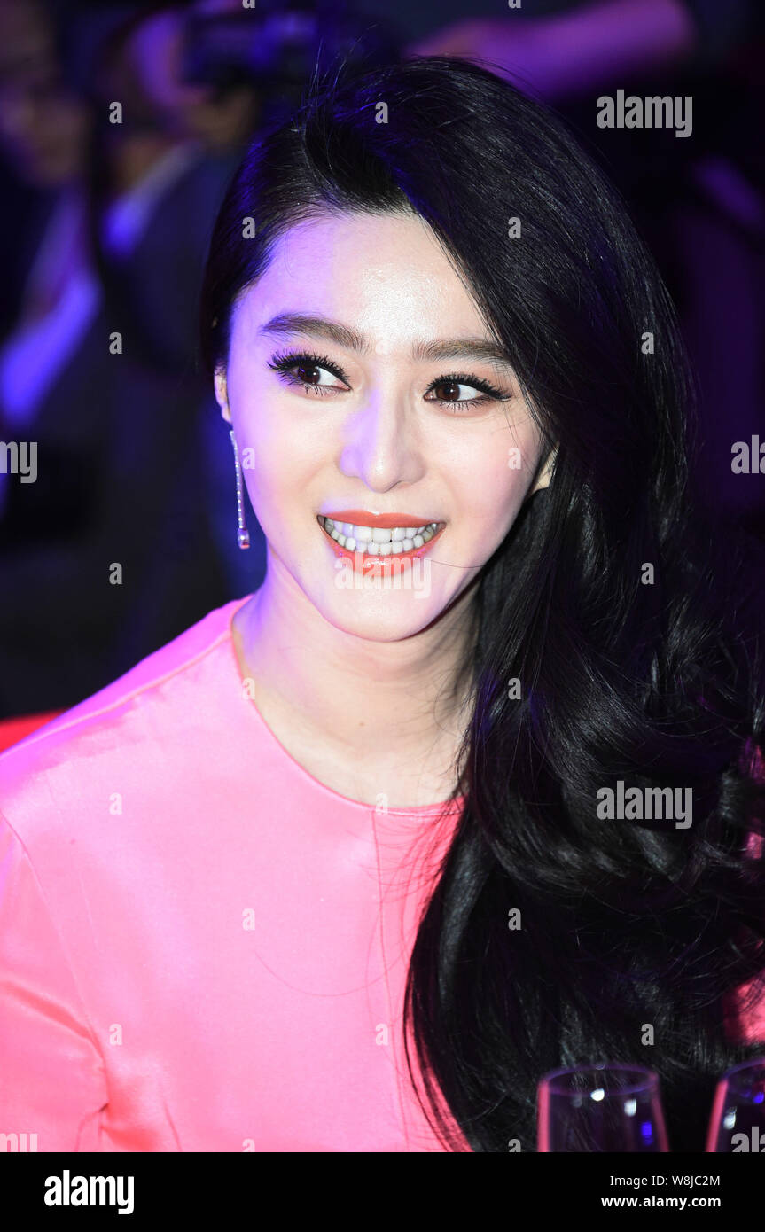 Chinese Actress Fan Bingbing Smiles At The Opening Ceremony Of Tv Series Empress Wu Zetian In Beijing 28 December 2012 Stock Photo Alamy