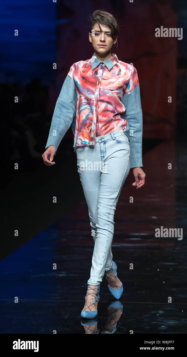 A model displays a new creation at the d'nim Chen Wen Jeans fashion show by  Chinese designed Chen Wen during the China Fashion Week Spring/Summer 2016  Stock Photo - Alamy