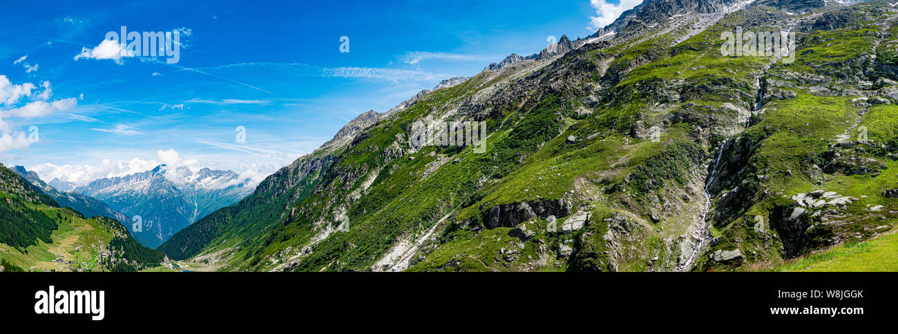 Amazing view over the glaciers in the Swiss Alps - panoramic ...