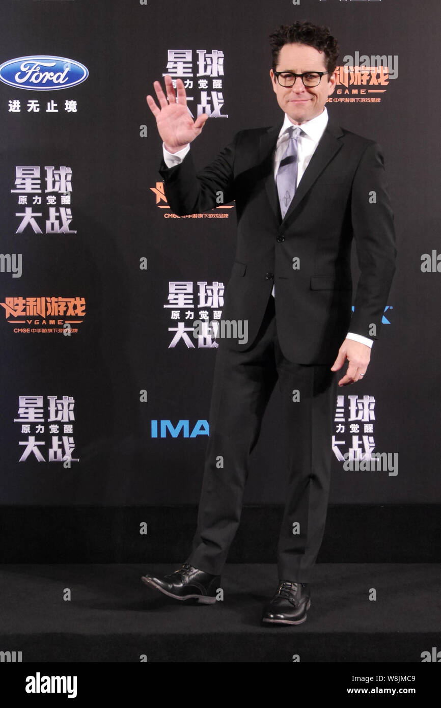 American director J. J. Abrams waves during a premiere for his movie 'Star Wars: The Force Awakens' in Shanghai, China, 27 December 2015. Stock Photo