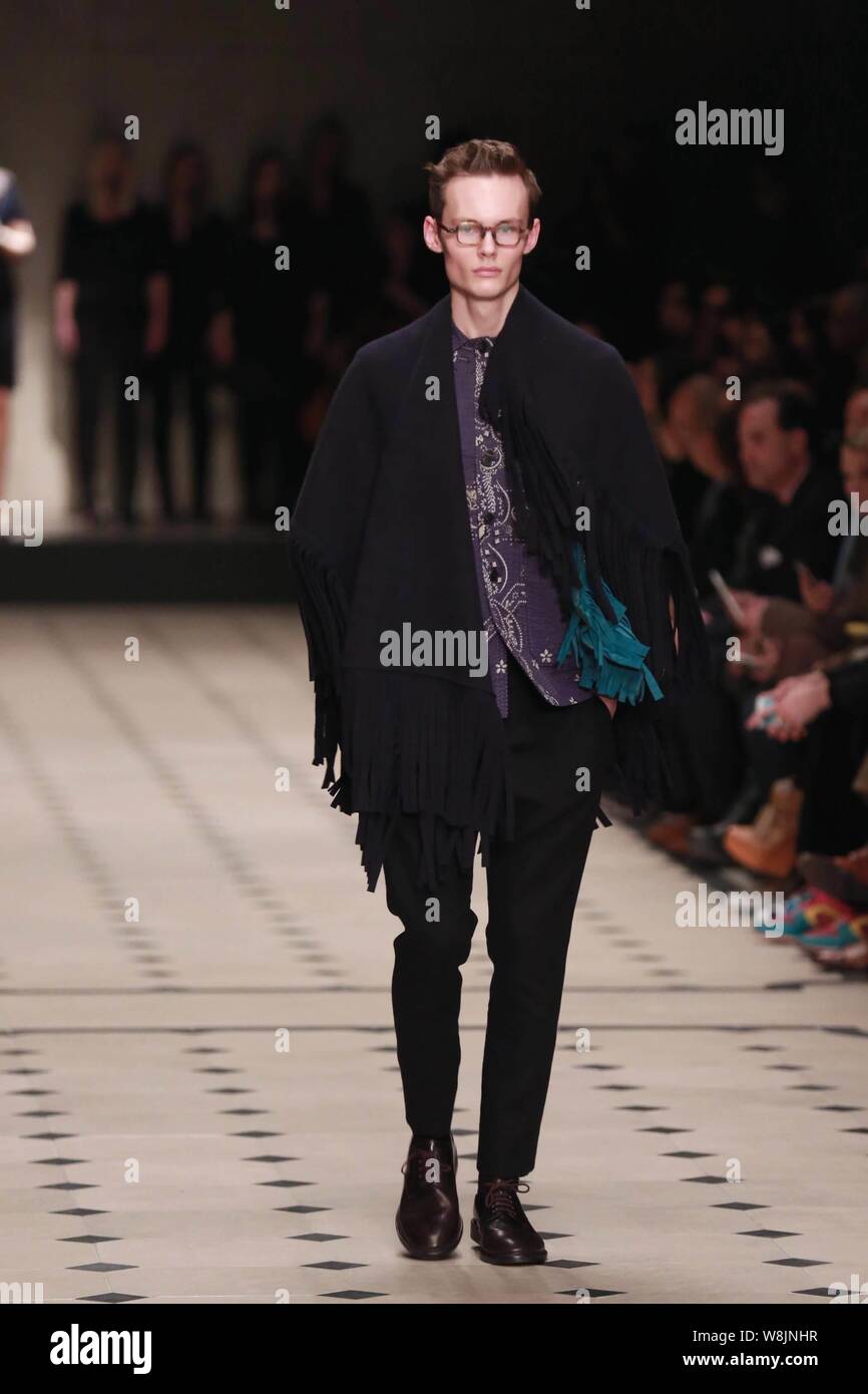 Burberry model hi res stock photography and images Page 13 Alamy