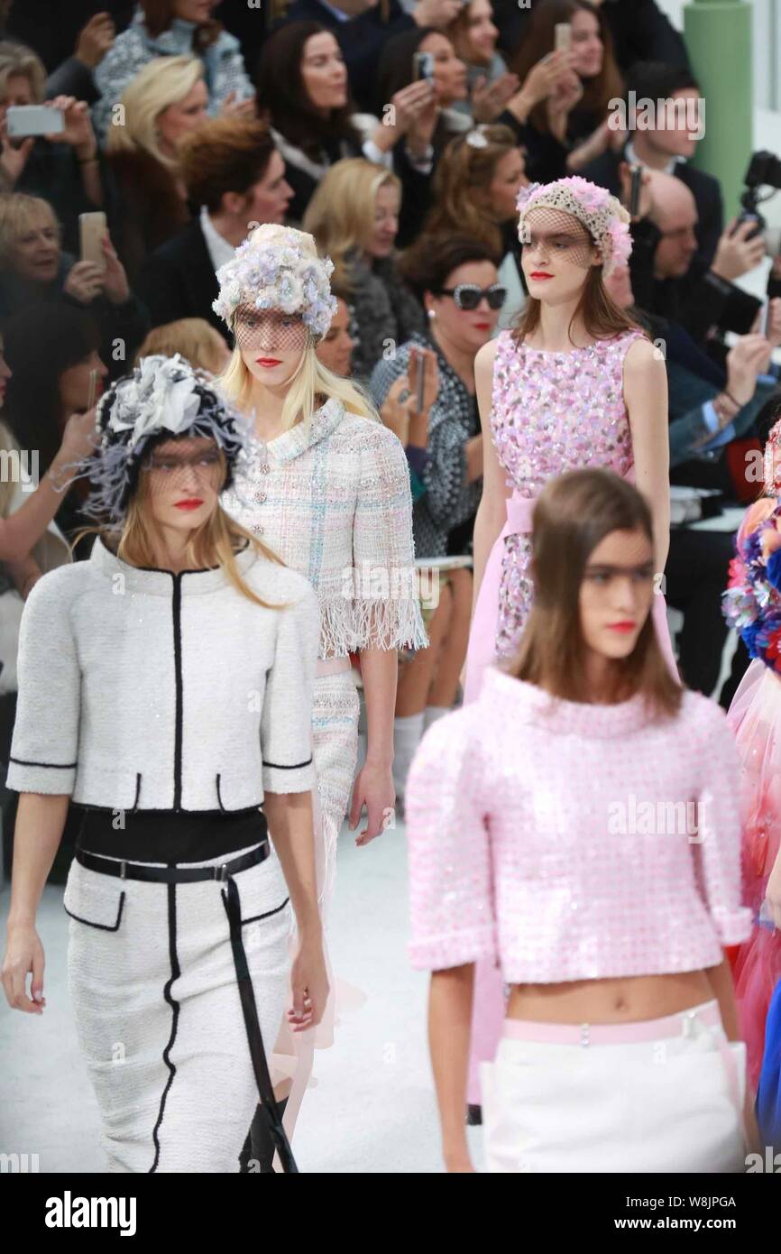 Camellias Take Over Chanel's Fashion Show in Paris - Article on Thursd