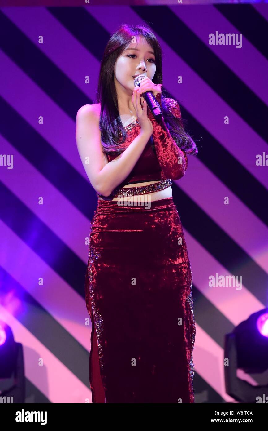 Bang Min Ah Better Known As Simply Minah Of South Korean Girl Group Girl S Day Performs At A Fan Meeting In Taipei Taiwan 1 November 15 Stock Photo Alamy Bang Min Ah Better Known As Simply Minah Of South Korean Girl Group Girl S Day Performs At A Fan Meeting In Taipei Taiwan 1 November 15 Stock Photo Alamy