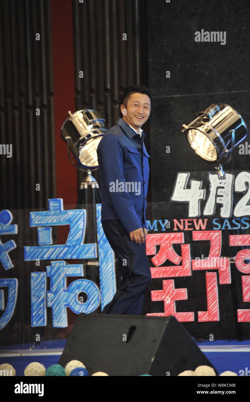 Chinese boxer Zou Shiming attends a