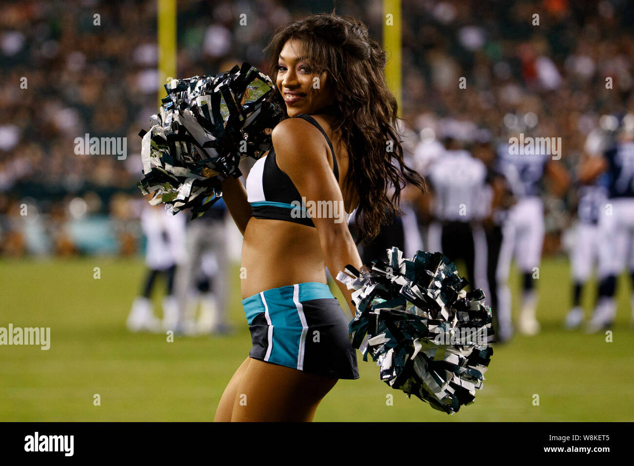 Philadelphia eagles cheerleaders hi-res stock photography and images - Alamy
