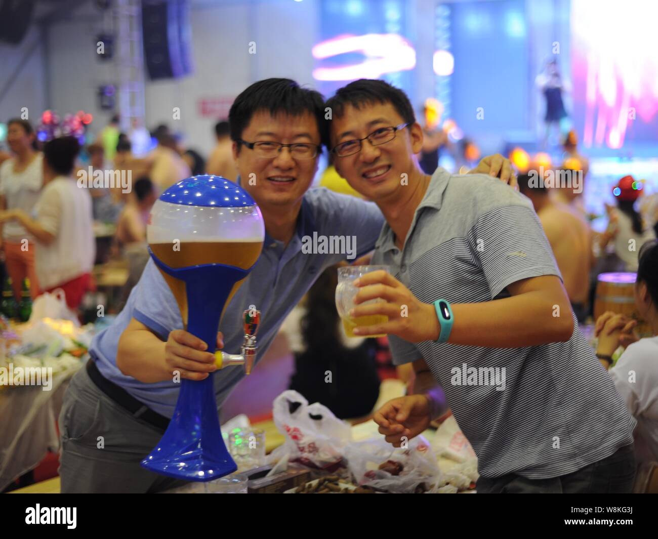 --FILE--People enjoy beer at the Harbin International Beer Festival in Harbin city, northeast China's Heilongjiang province, 27 June 2015.   Small-sca Stock Photo