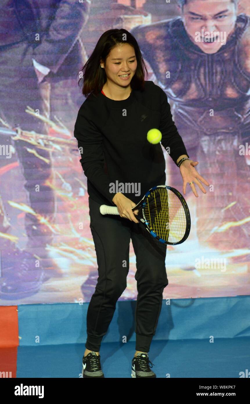 Retired Chinese tennis star Li Na attends a press conference for Zhejiang  Satellite TV's variety show "Beat the Champions" in Shanghai, China, 9  March Stock Photo - Alamy