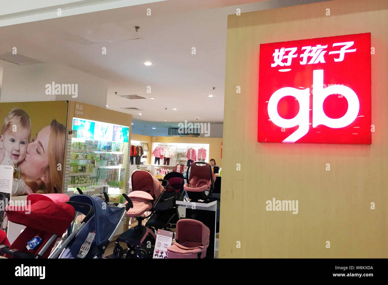 --FILE--Baby strollers and other baby products of Goodbaby (gb) are for sale at a department store in Shanghai, China, 19 November 2015.  Chinese baby Stock Photo