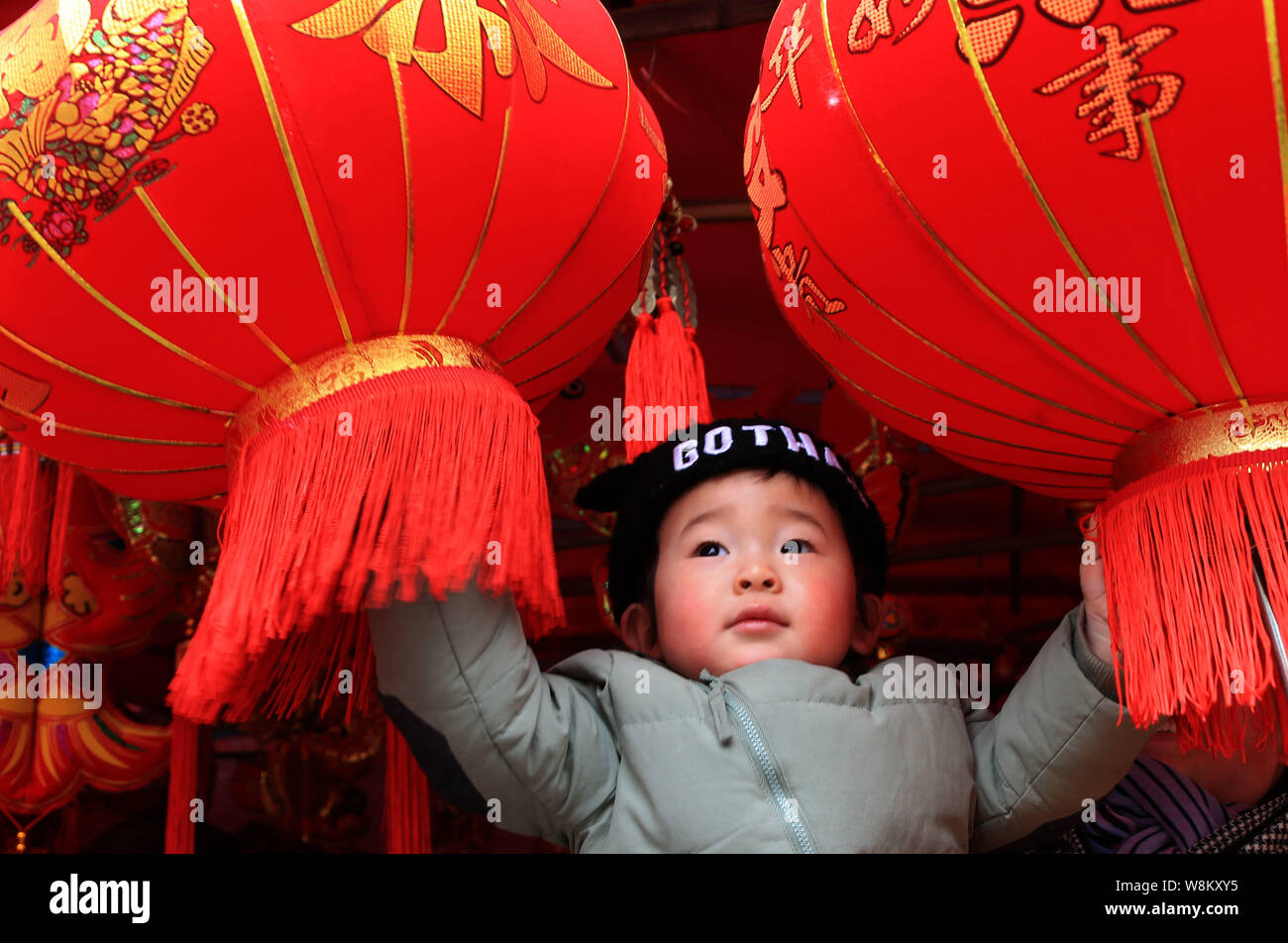 Update 154+ poses with lantern best vova.edu.vn