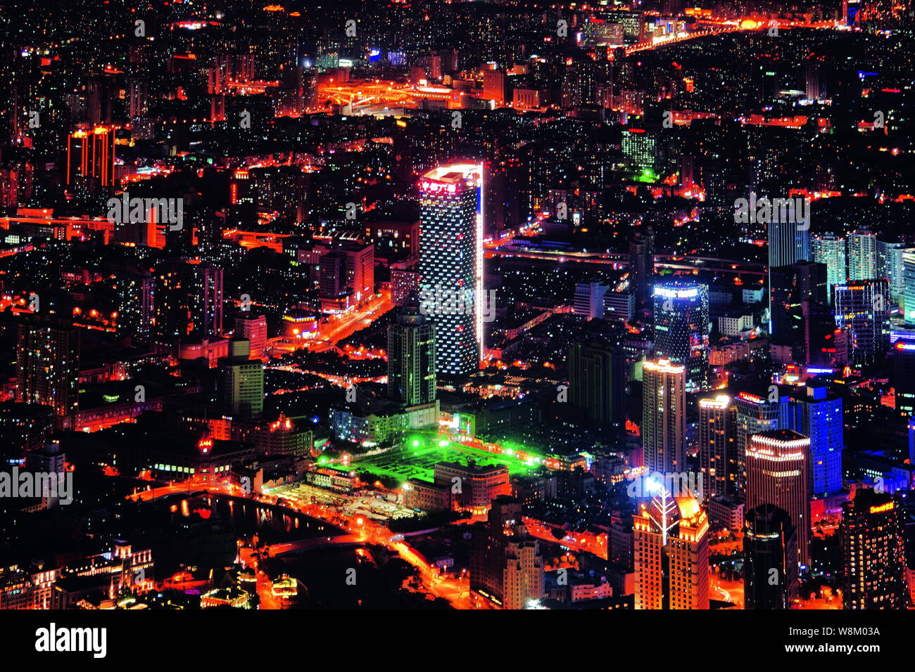 Shanghai skyline pudong 2013 hi-res stock photography and images - Alamy