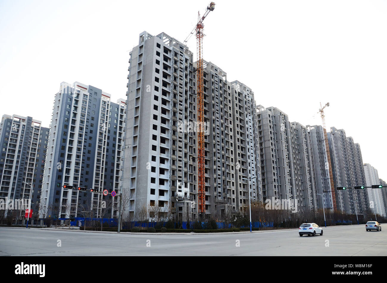 View of Cars pass under construction hi-res stock photography and images - Alamy