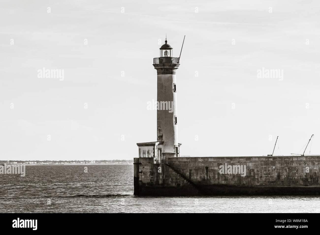 Le phare du Vieux Môle - Saint Nazaire Stock Photo