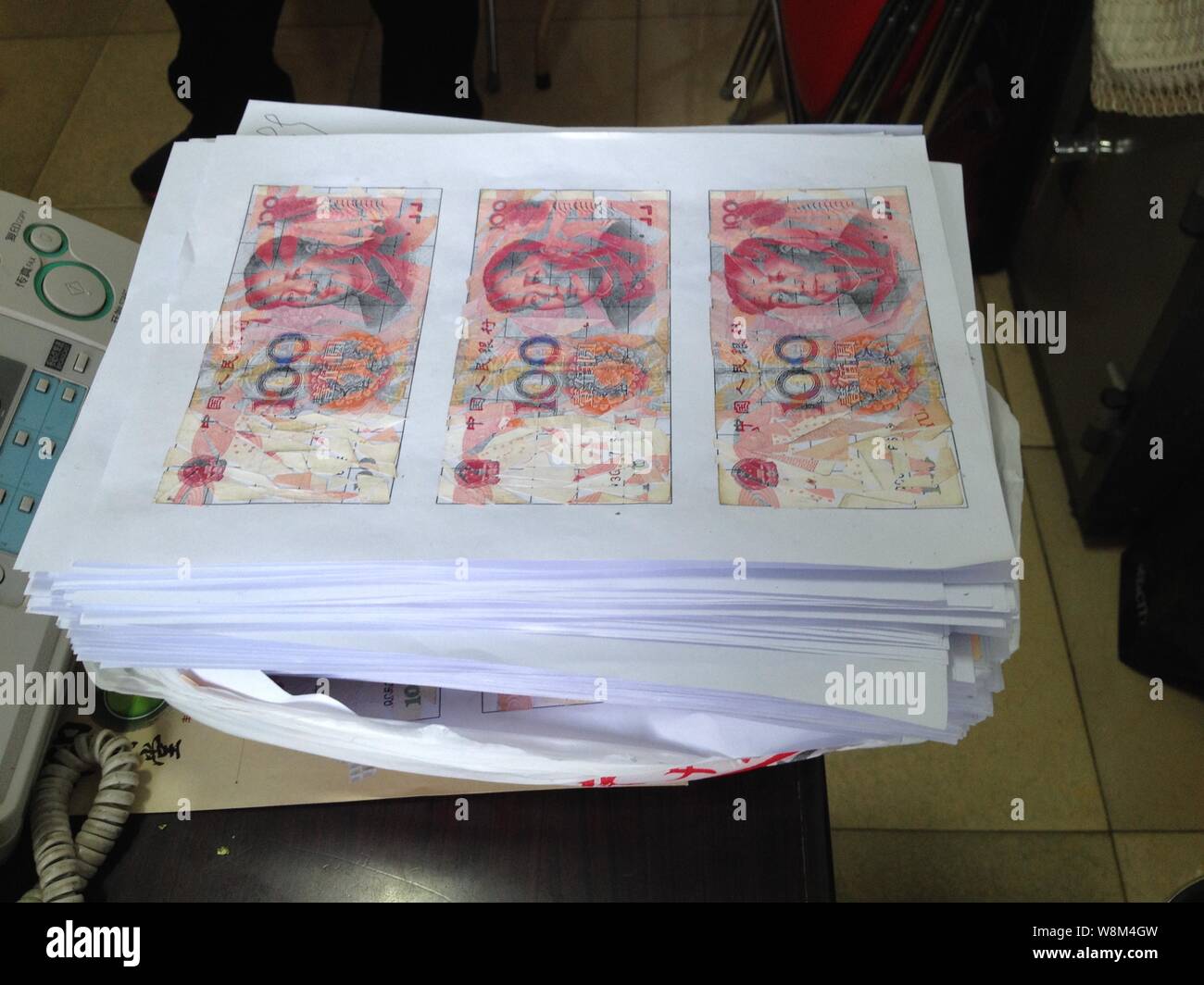 Pages 100 hi-res stock photography and images - Alamy