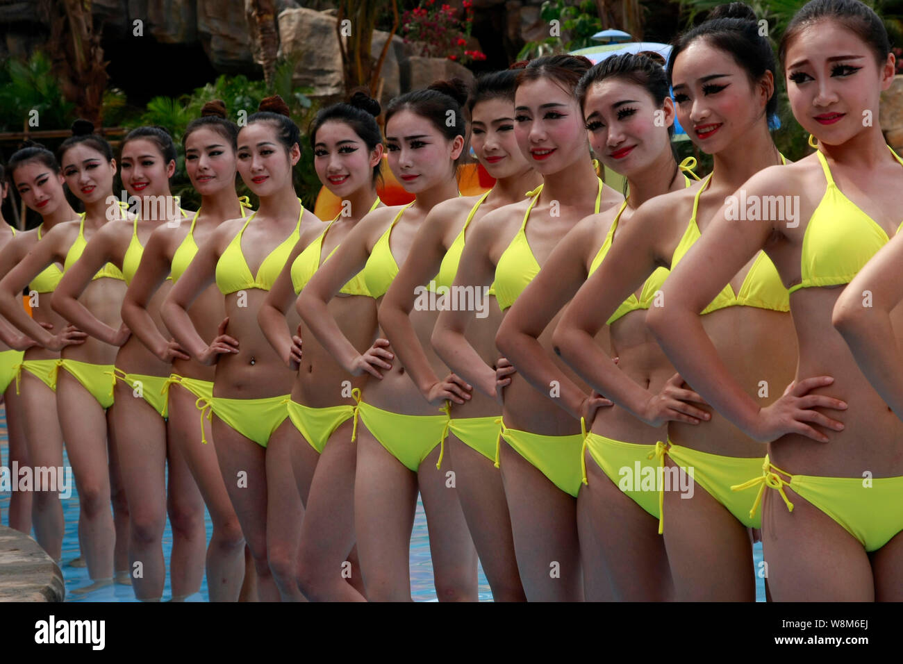 Chinese bikini-dressed models pose in line in the water at Sanya  Langlanglang Water Park in Sanya city, south China's Hainan province, 10  January 2016 Stock Photo - Alamy