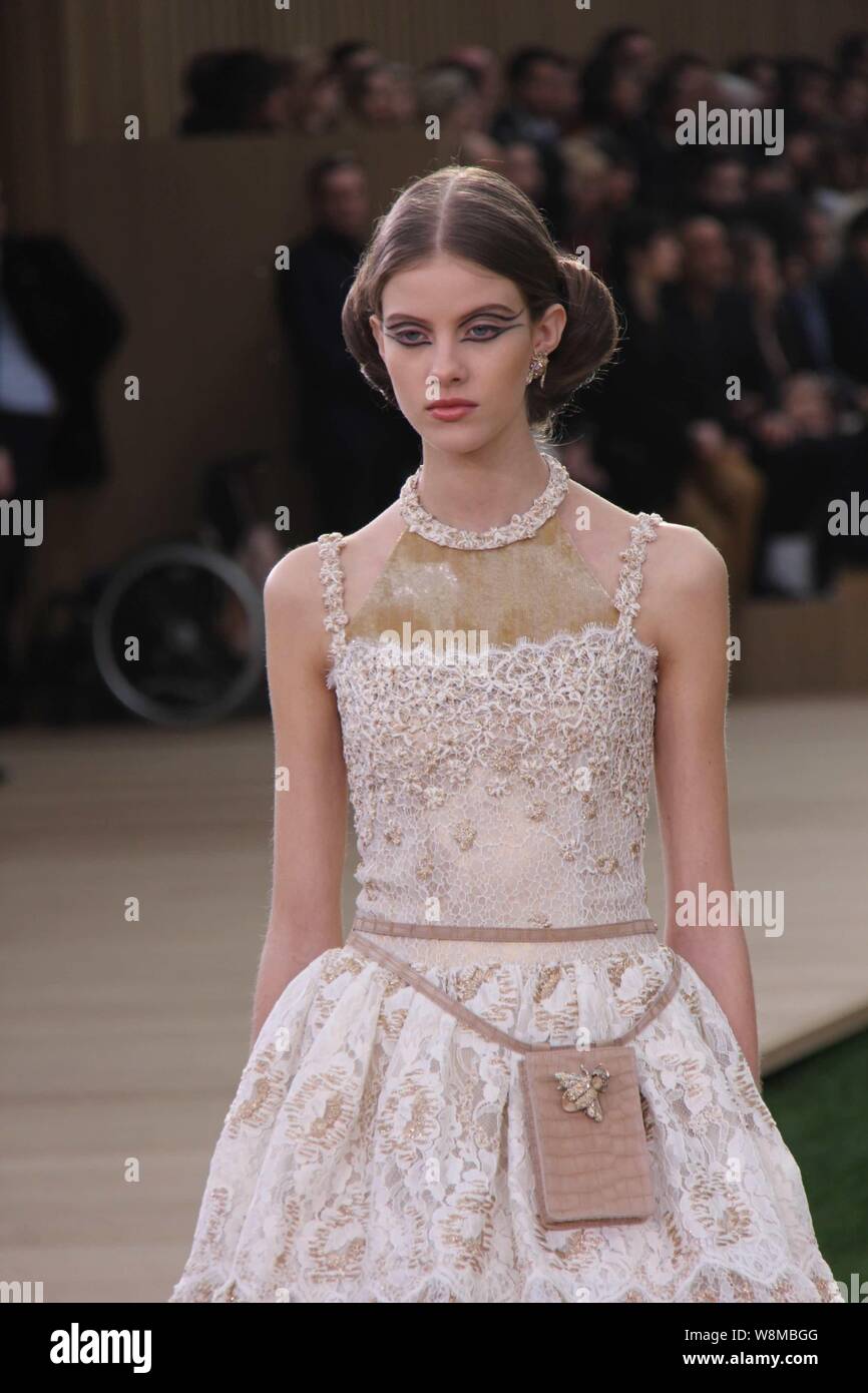 Chanel couture hi-res stock photography and images - Page 16 - Alamy