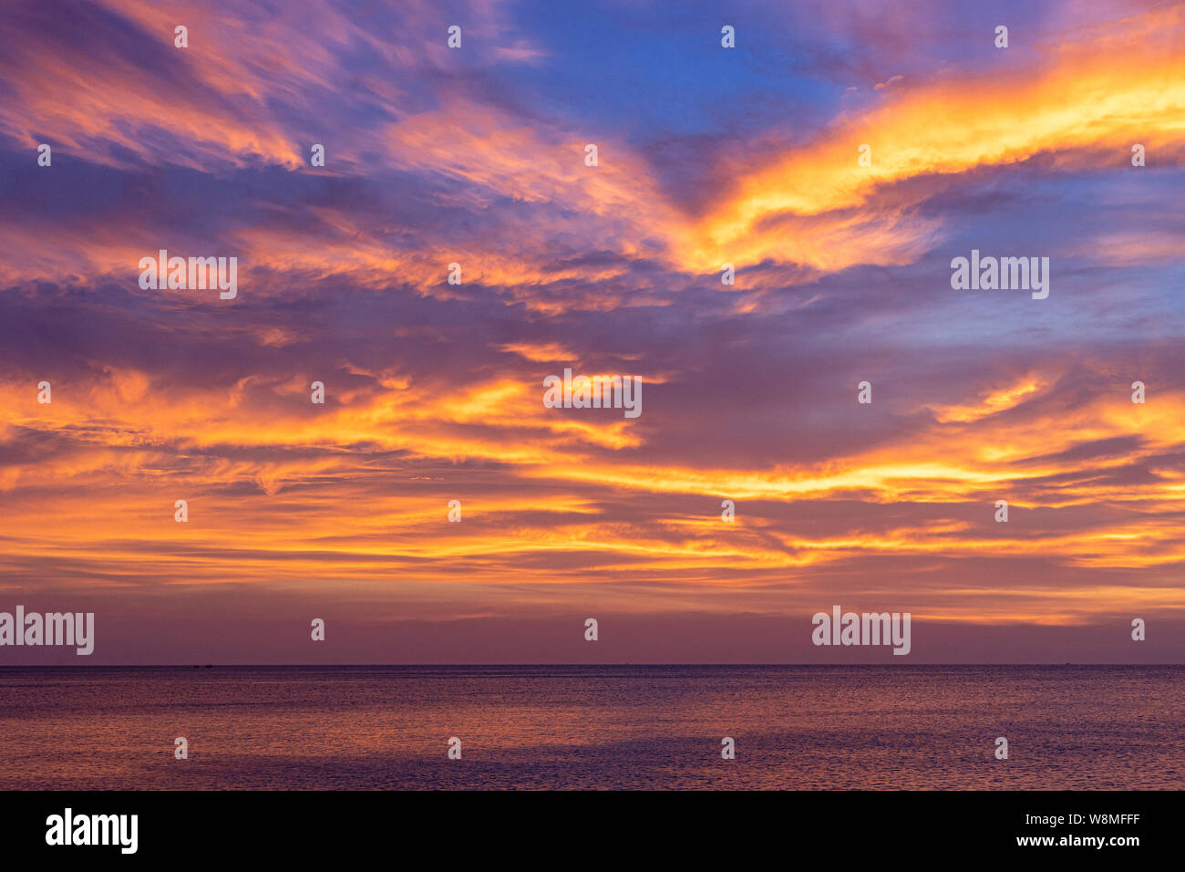 Colorful sunset sky over the ocean with dramatic cloud formation Stock ...