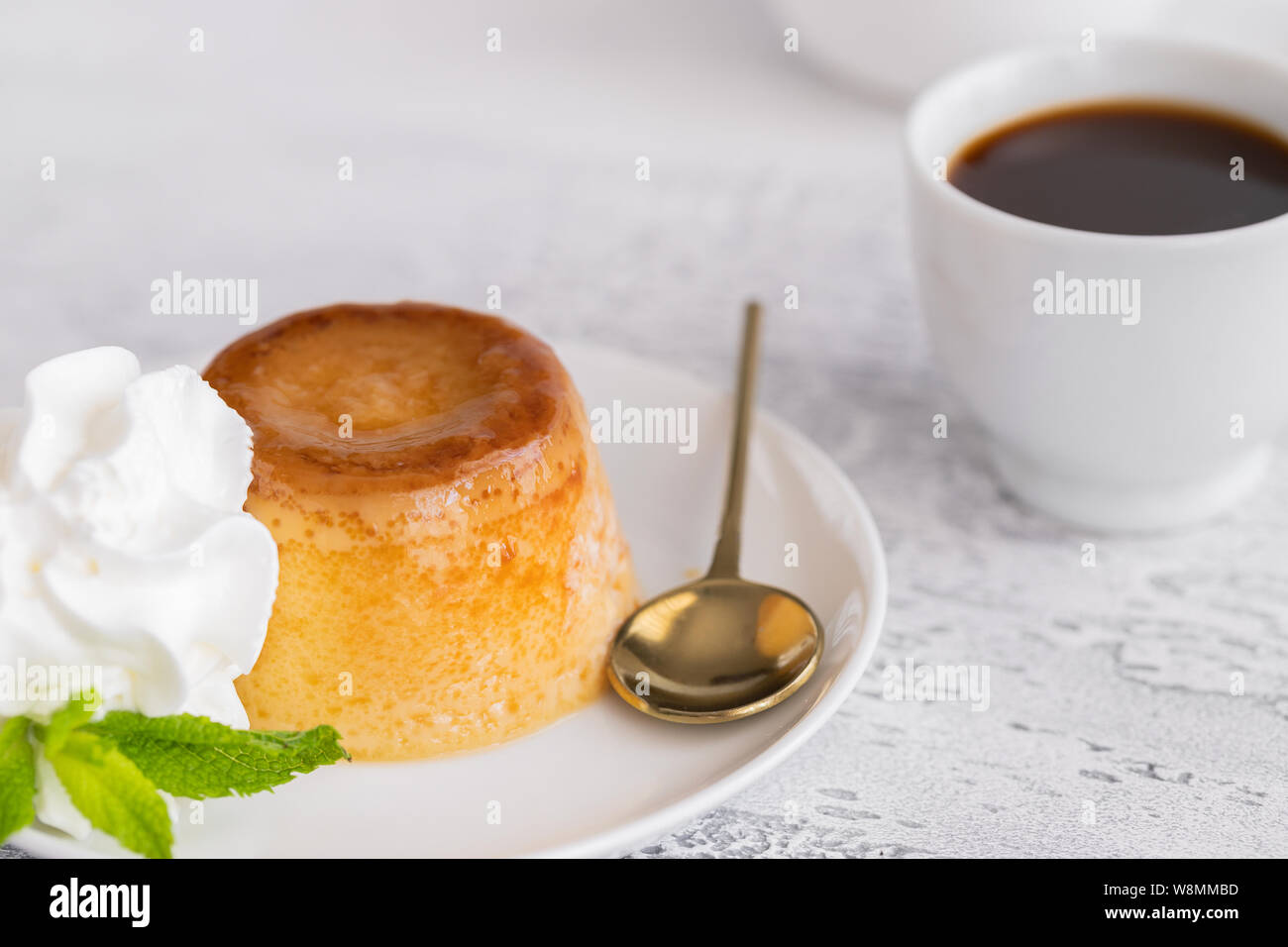 Pudding creme caramel hi-res stock photography images and - 19 - Alamy Page