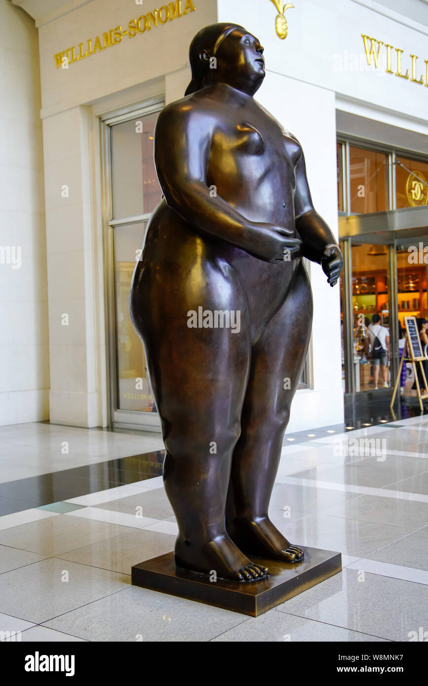 Bronze statue of Eve by Fernando Botero inside The Shops, Time Warner  Cente, Manhattan, New York City, USA Stock Photo - Alamy