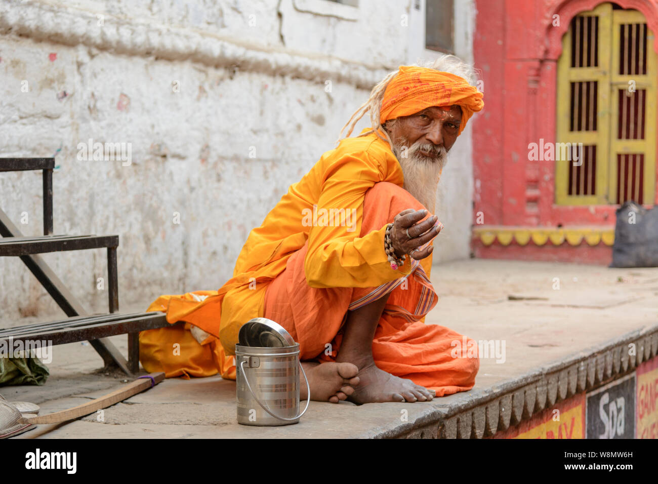 An Indian holy man (sadhu or saddhu) in Varanasi, Uttar Pradesh, India, South Asia. Varanasi is also known as Benares, Banaras and Kashi. Stock Photo