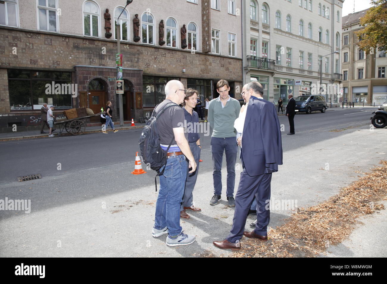 Oliver Schenk, Octavian Ursu, Felix von Boehm, Dominik Graf und Tom Schilling beim Eintrag ins Goldene Buch der Stadt Görlitz und beim Setbesuch Stock Photo