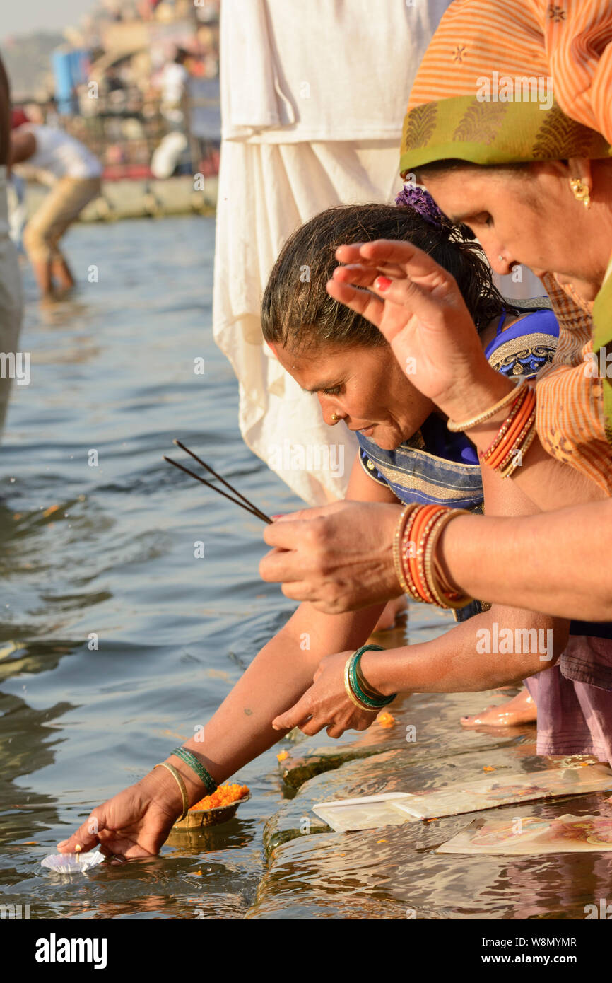 Indian Hindu women prepare a flower candle as an offering to the Gods (oblations) on the River Ganges, Varanasi, Uttar Pradesh, India, South Asia Stock Photo