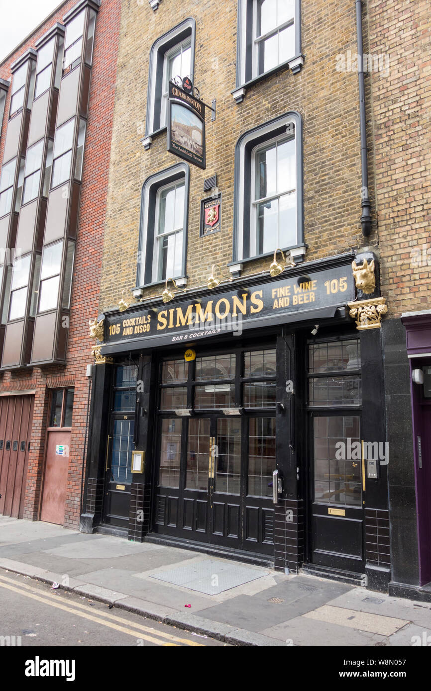Simmons Cocktail Bar, once the Smithfield Tavern public house, on Charterhouse Street, Barbican, London, EC1, UK Stock Photo