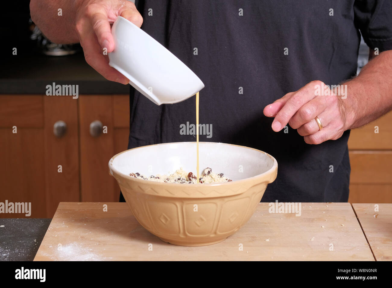 Mixing bowl cake hires stock photography and images Alamy