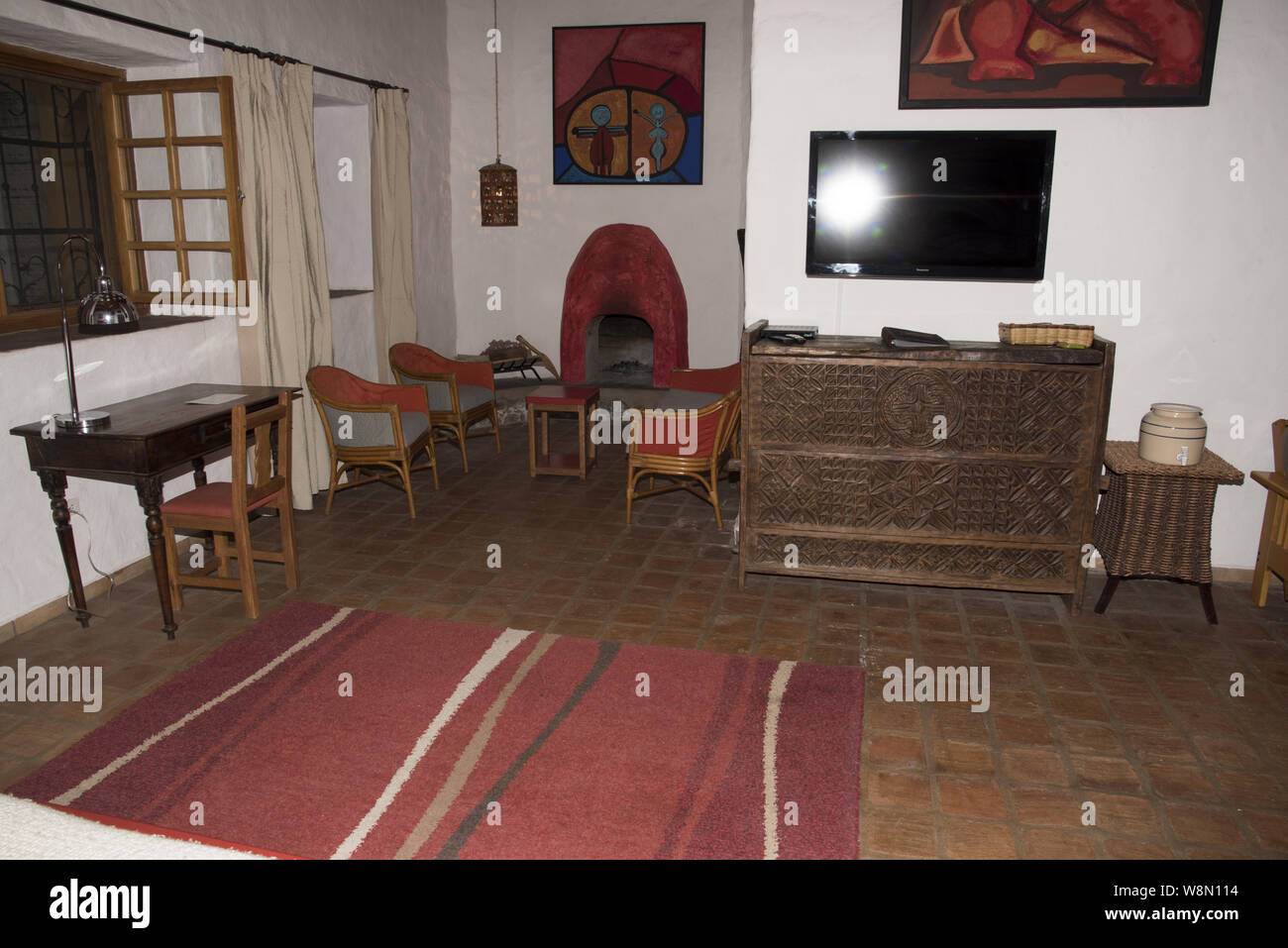 18th century farm house interior hi-res stock photography and images ...