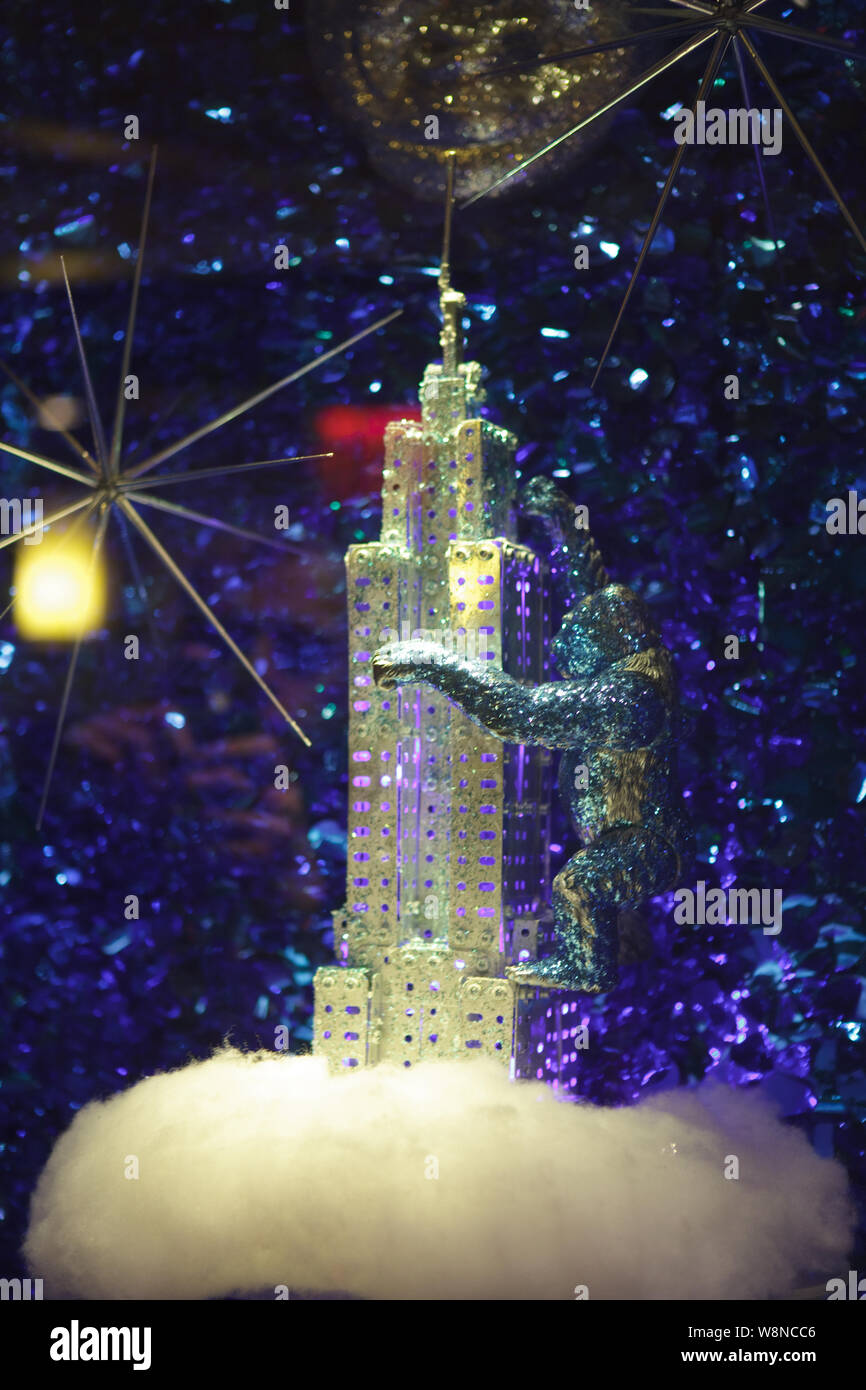 Empire State Building, Christmas Display Stock Photo Alamy