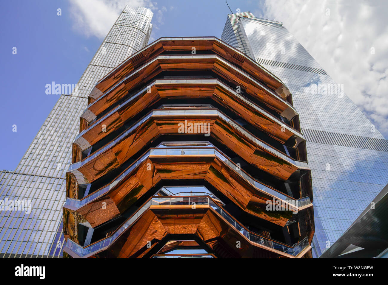 The Vessel (honeycomb-like structure), the construction in center of ...