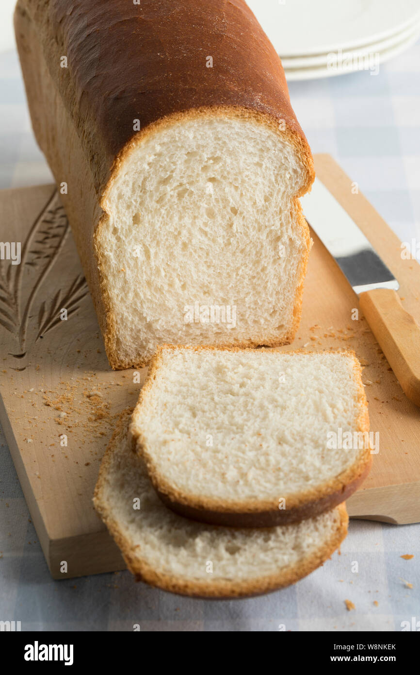 Cutting bread slices hires stock photography and images Alamy