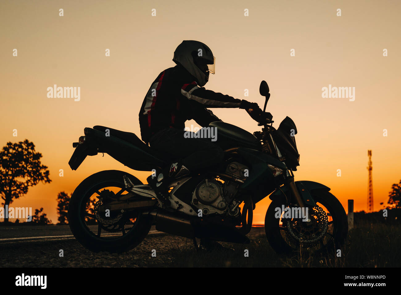Side view driver riding motorcycle hi-res stock photography and images ...