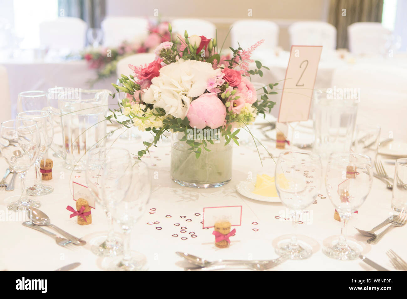 Pink & White Floral Table Decorations Stock Photo Alamy