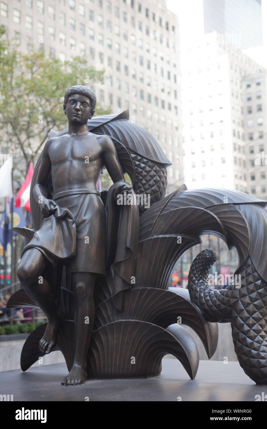 Statue outside Rockefeller Centre Stock Photo Alamy