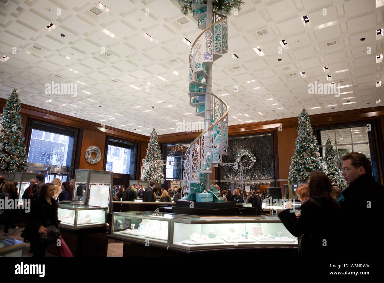 Tiffany & Co, Fifth Avenue, New York at Christmas Stock Photo - Alamy