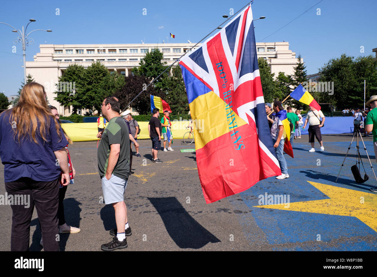 Bucharest, Romania. 10th Aug, 2019. Romanian expatriates and foreigners  coming back to the country to join the protest as tens of thousands of  people marching on the streets of the Capital, Bucharest,