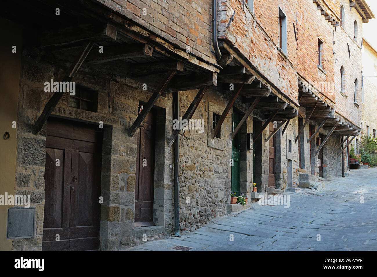 Vicolo Iannelli, Cortona, Arezzo, Tuscany, Italy: stone and brick medieval jettied houses, the oldest in Cortona Stock Photo